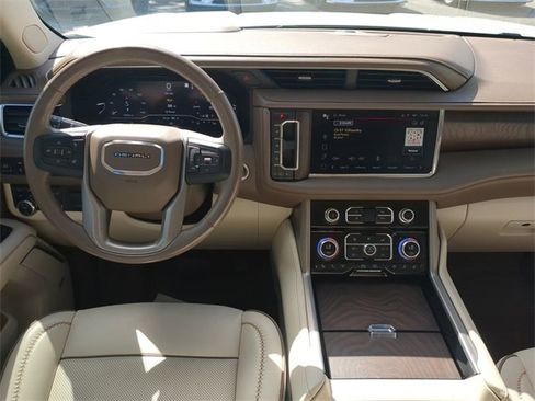Used 2022 GMC Yukon XL Denali w/ Denali Ultimate Package image 5