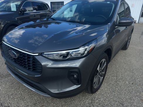 Used 2025 Ford Escape Platinum AWD/4WD image 2