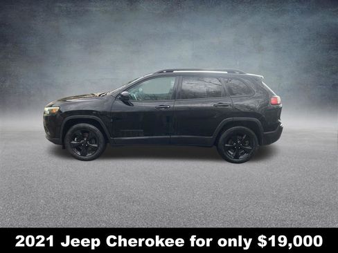 Used 2021 Jeep Cherokee Latitude Plus AWD/4WD image 2