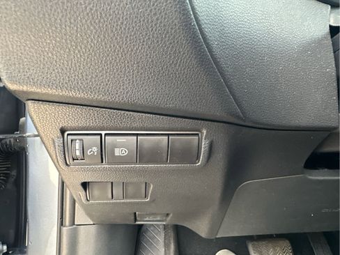 Used 2023 Toyota Corolla Cross LE AWD/4WD image 20