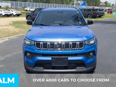 Used 2024 Jeep Compass Latitude AWD/4WD image 2