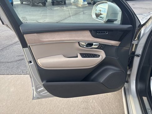 Certified 2025 Volvo XC90 B6 Plus image 17