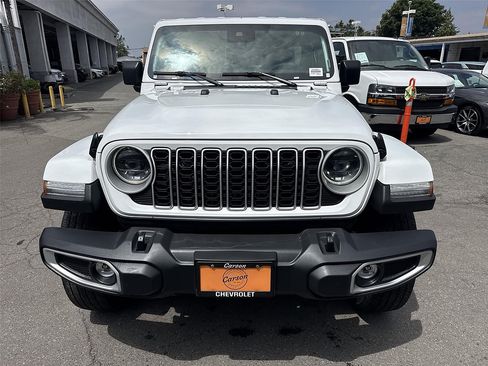 Used 2025 Jeep Wrangler Unlimited Sahara AWD/4WD image 7