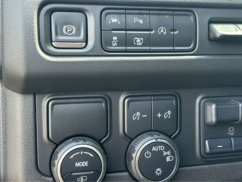 Used 2024 Chevrolet Tahoe High Country RWD image 16