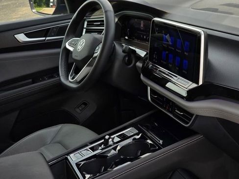 Used 2025 Volkswagen Atlas Cross Sport SEL R-Line AWD/4WD image 12