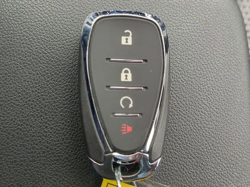 Used 2025 Chevrolet Trax LT w/ LT Convenience Package image 29