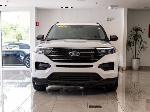 Used 2021 Ford Explorer XLT AWD/4WD image 2