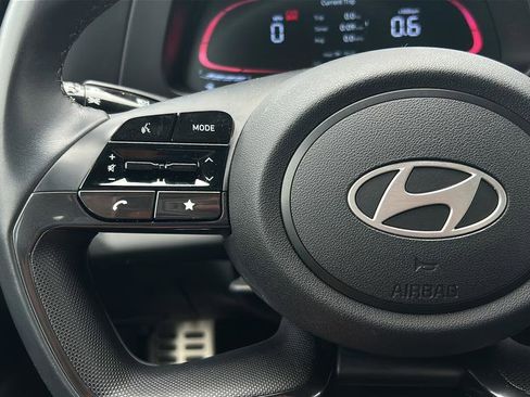 Certified 2025 Hyundai Elantra Sport image 26