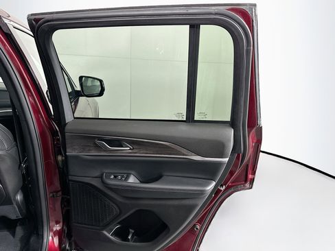 Used 2024 Jeep Grand Cherokee Limited image 29