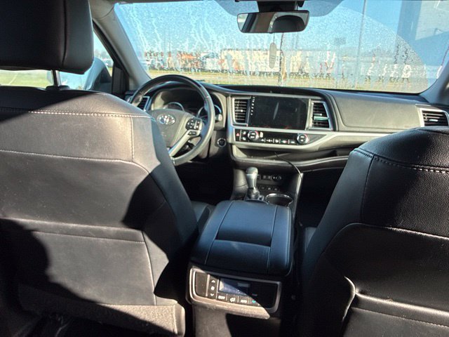 Used 2017 Toyota Highlander SE AWD/4WD image 12