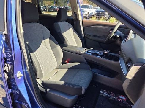 Used 2023 Nissan Rogue SV image 17