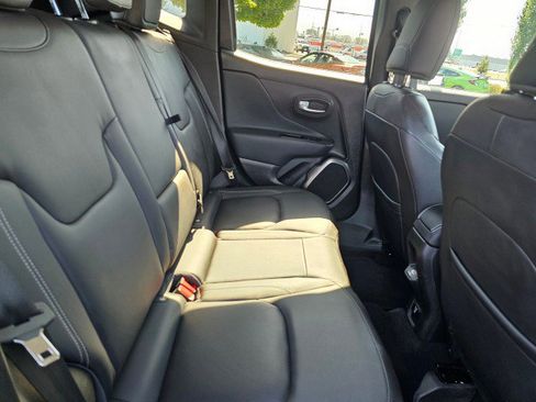 Used 2018 Jeep Renegade Limited image 17