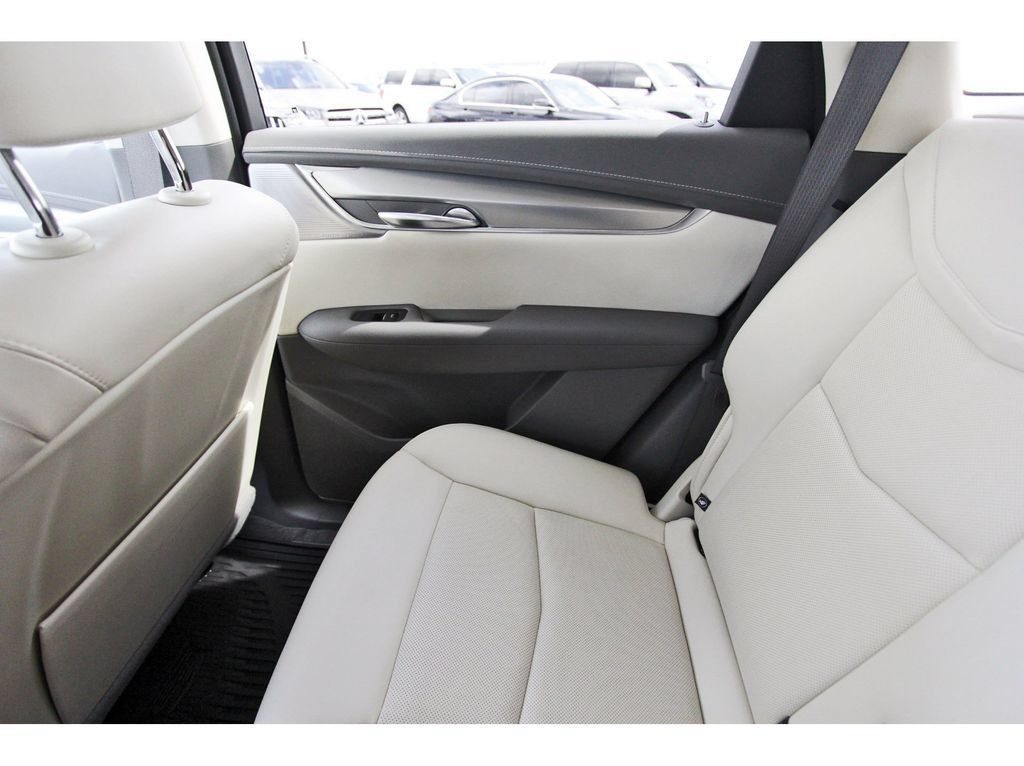 Certified 2023 Cadillac XT5 Premium Luxury w/ Technology Package FWD image 12