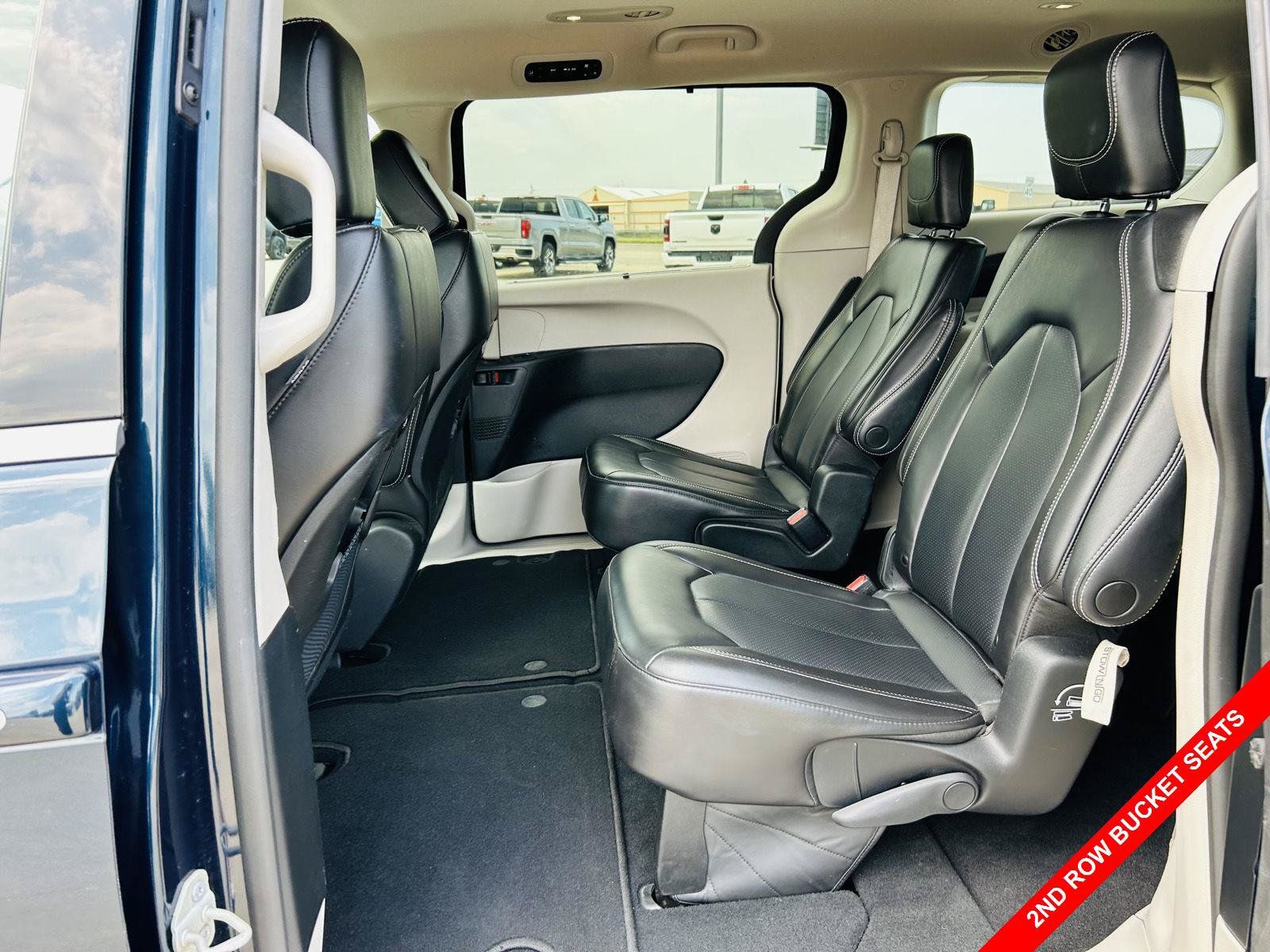 Used 2023 Chrysler Pacifica Touring-L FWD image 26