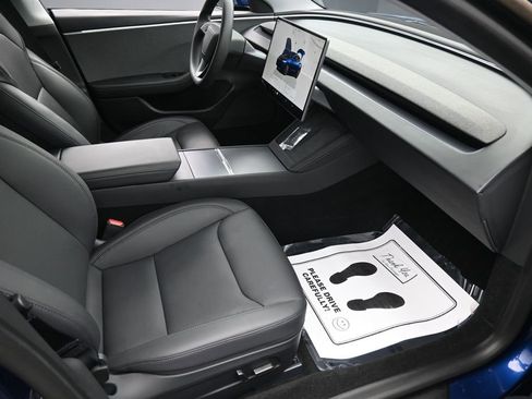 Used 2024 Tesla Model 3 Standard Range RWD image 29