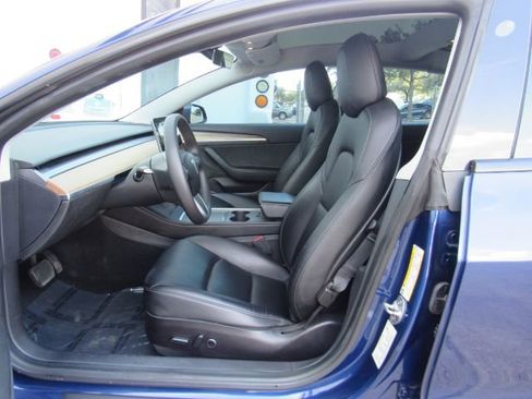 Used 2022 Tesla Model 3 Standard Range image 12