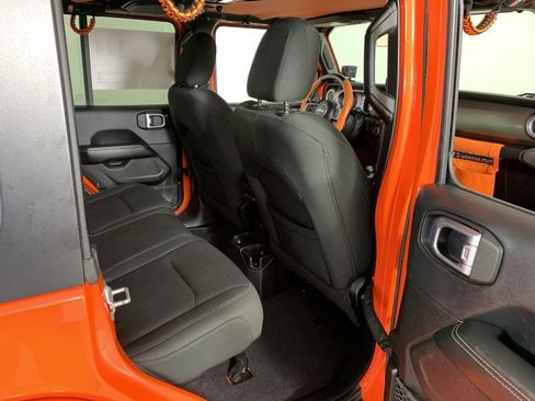 Used 2018 Jeep Wrangler Unlimited Sahara image 35