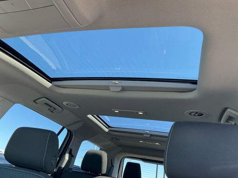 Used 2023 GMC Acadia SLE w/ Driver Convenience Package image 21