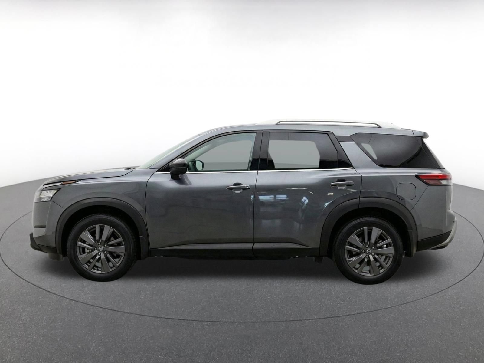 Used 2025 Nissan Pathfinder SV AWD/4WD image 4