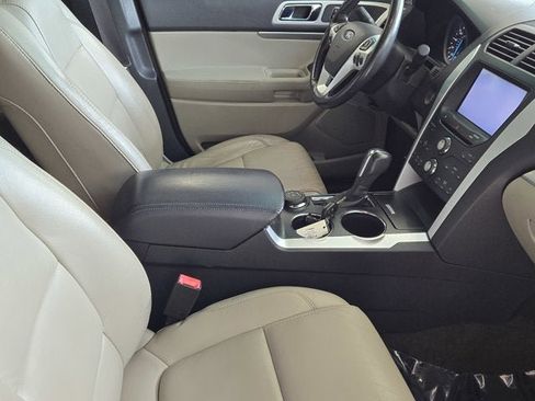 Used 2013 Ford Explorer XLT image 4