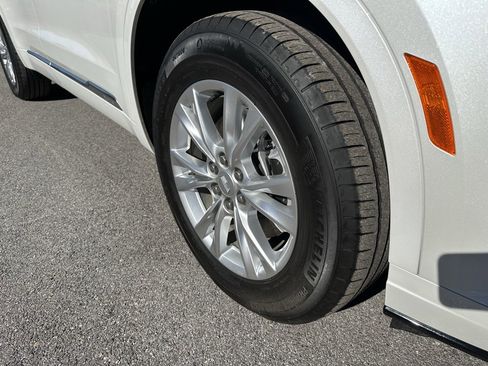 Certified 2025 Cadillac XT6 Luxury image 8