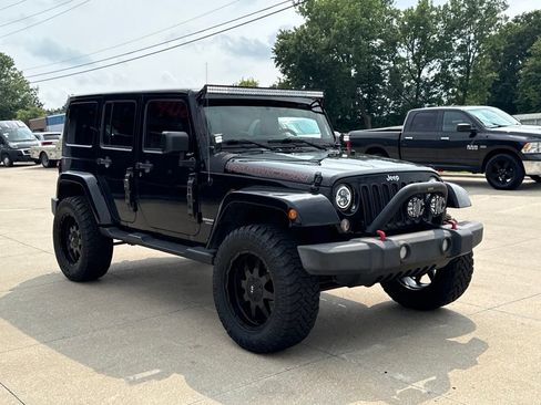 Used 2014 Jeep Wrangler Unlimited Rubicon w/ Connectivity Group AWD/4WD image 16