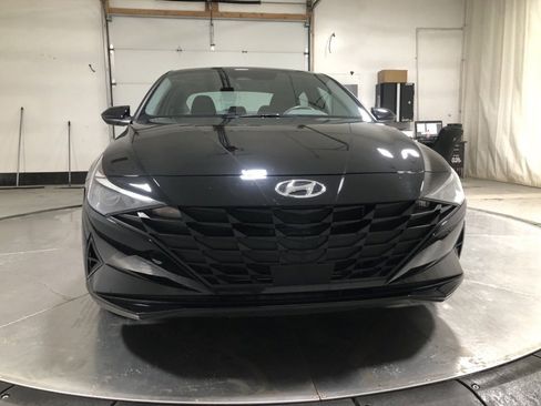 Used 2023 Hyundai Elantra SEL w/ Convenience Package image 2
