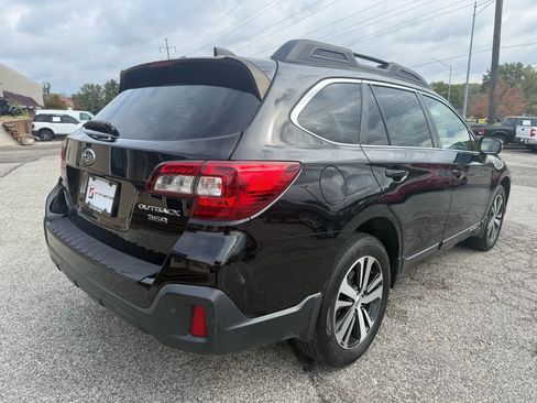 Used 2018 Subaru Outback 3.6R Limited image 3