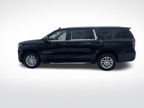 Used 2024 Chevrolet Suburban LT image 2
