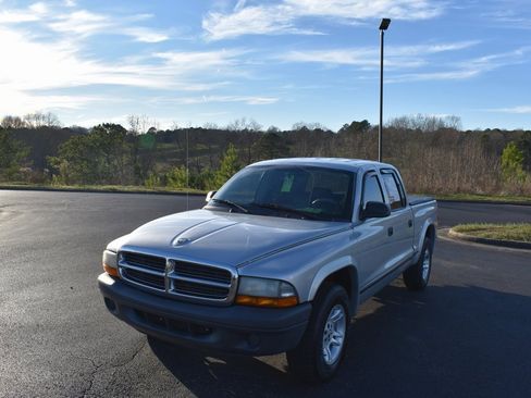 Used 2004 Dodge Dakota Sport w/ Deluxe Convenience Group image 2