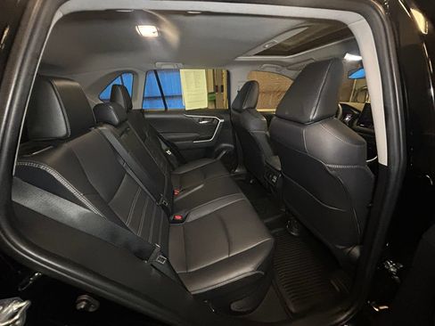 Used 2022 Toyota RAV4 XLE Premium AWD/4WD image 17
