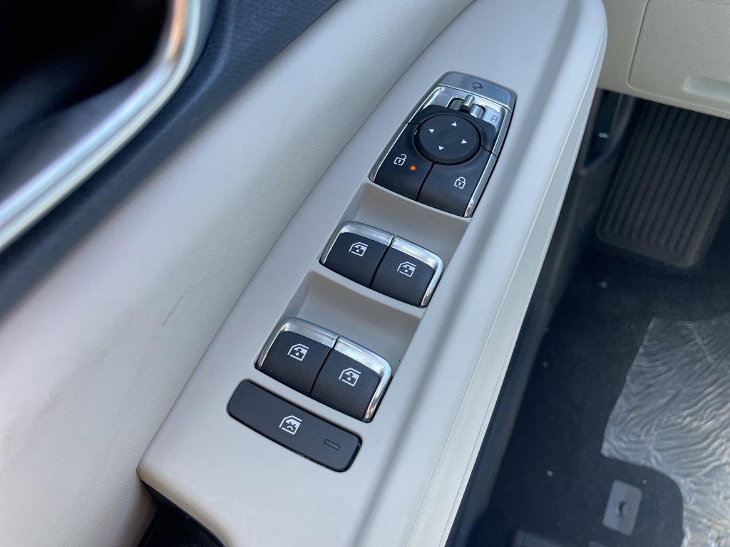 New 2026 Kia Carnival EX FWD image 24