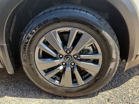 Used 2024 Nissan Pathfinder SV FWD image 5