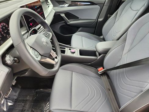 New 2026 Volkswagen Tiguan SE R-Line image 3