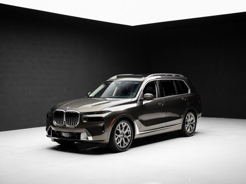 Used 2026 BMW X7 xDrive40i AWD/4WD image 4