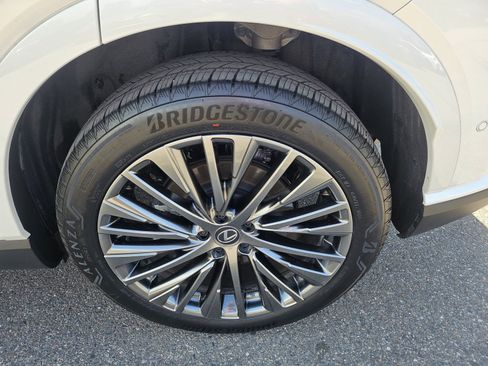 Used 2025 Lexus RX 450h AWD w/ Convenience Package image 17