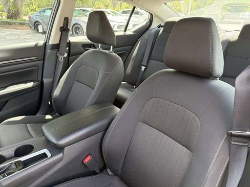 Used 2025 Nissan Altima 2.5 SV FWD image 10