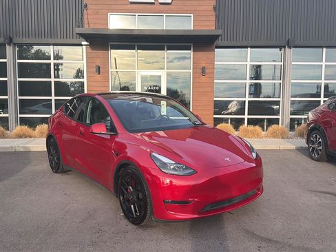 Used 2022 Tesla Model Y Performance AWD/4WD image 2