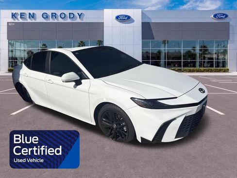 Used 2025 Toyota Camry SE w/ Multimedia Upgrade Package FWD image 1