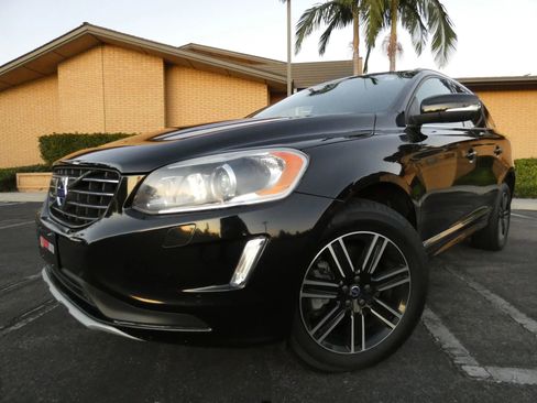 Used 2016 Volvo XC60 T6 Platinum image 15