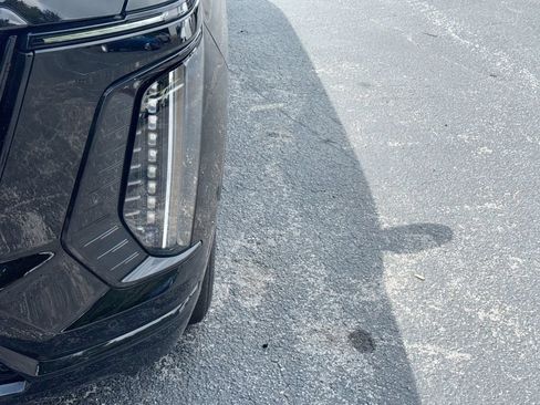 Used 2025 Cadillac Escalade ESV Sport Platinum w/ LPO, Floor Liner Package AWD/4WD image 10