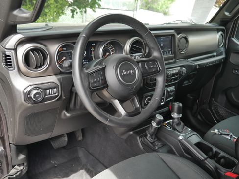 Used 2019 Jeep Wrangler Sport AWD/4WD image 4