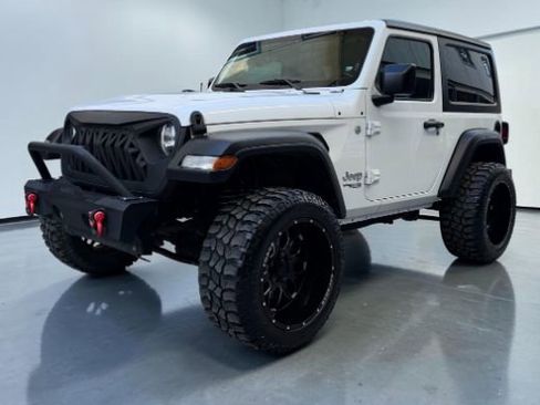 Used 2019 Jeep Wrangler Sport image 2