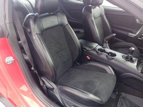 Used 2016 Ford Mustang Shelby GT350 w/ Technology Package image 25