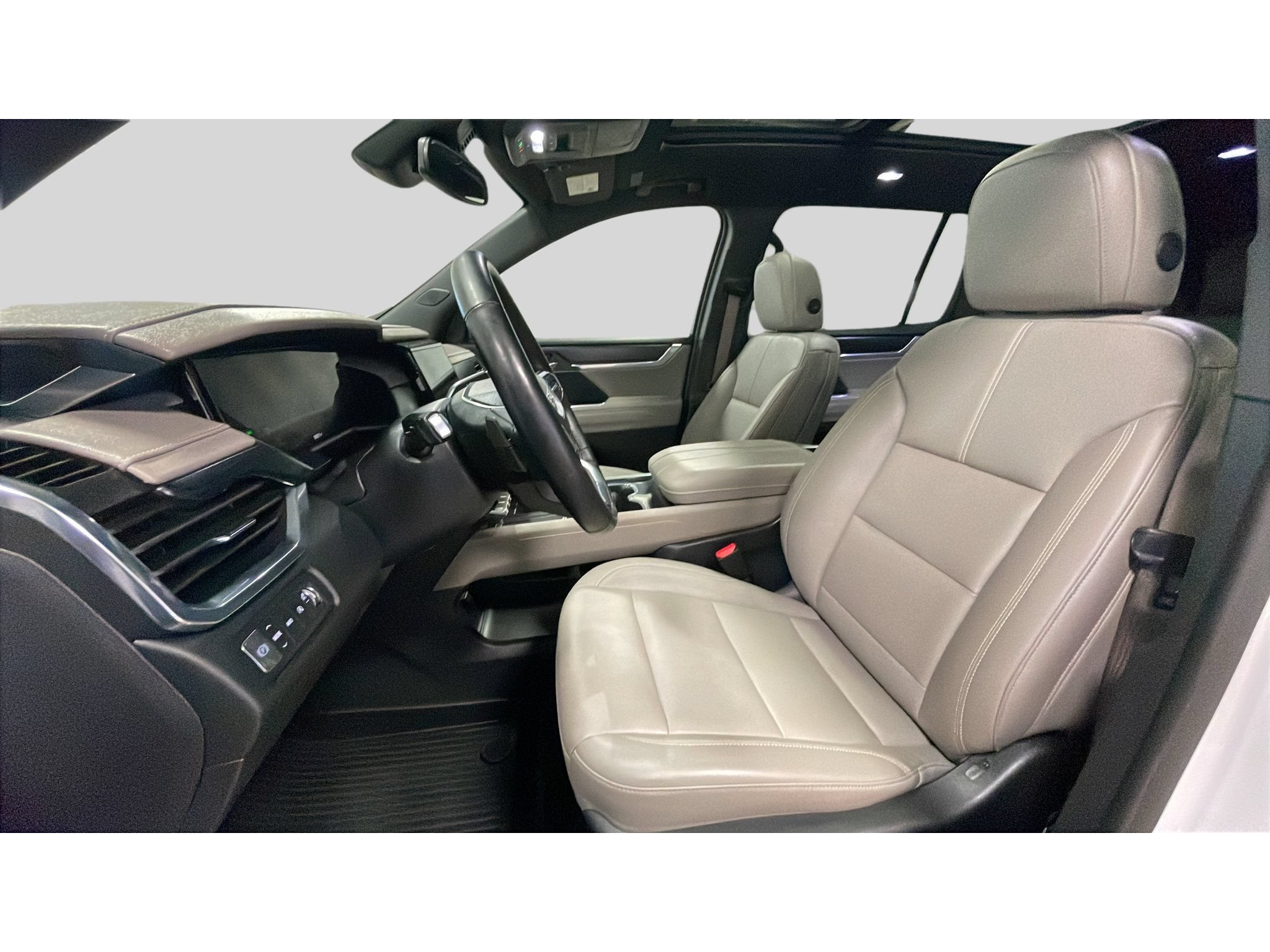 Used 2024 GMC Acadia Elevation w/ Trailering Package AWD/4WD image 11
