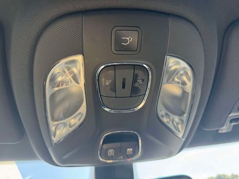 Used 2021 Jeep Compass Latitude w/ Sun and Sound Group AWD/4WD image 28
