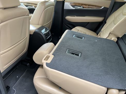 Used 2021 Cadillac XT5 Sportv w/ Platinum Package AWD/4WD image 18