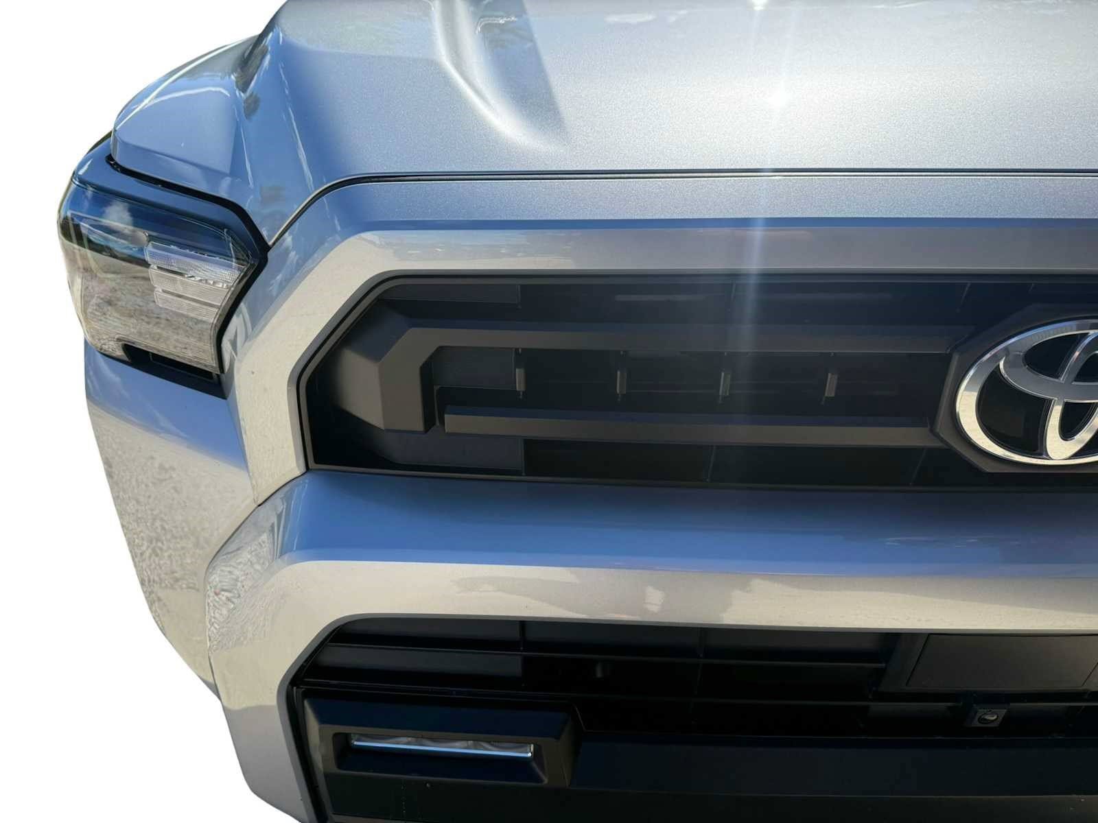Used 2025 Toyota 4Runner SR5 AWD/4WD image 4