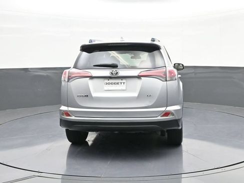 Used 2018 Toyota RAV4 LE FWD image 11