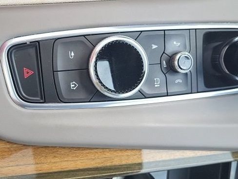 Used 2021 Cadillac Escalade Premium Luxury Platinum AWD/4WD image 17